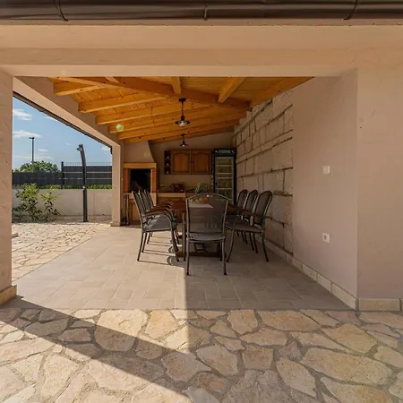 Villa Olea In Barat - Haus Fuer 6-8 Personen *