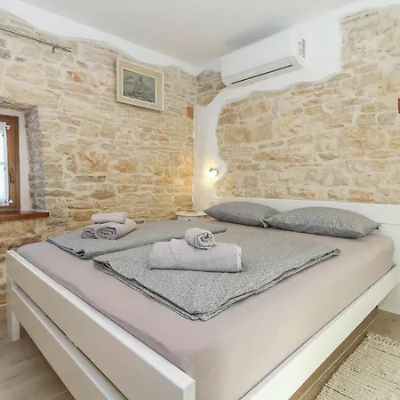 Villa Olea In Barat - Haus Fuer 6-8 Personen
