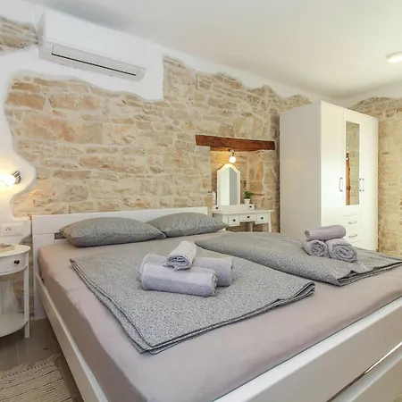Olea In Barat - Haus Fuer 6-8 Personen * Kanfanar